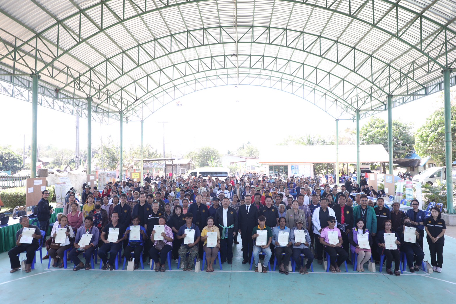 title - ชาวน้ำยืนเฮ ส.ป.ก. ขนทัพบริการถึงที่ ต.เก่าขาม ลดค่าใช้จ่าย ยื่นขอออกโฉนด - ปรึกษาปัญหากฎหมาย ครบจบในที่เดียว